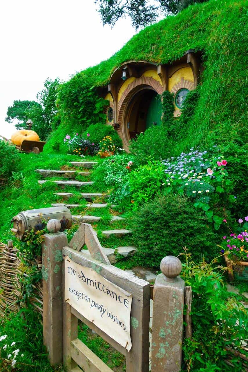 Hobbiton House with steps leading up to it