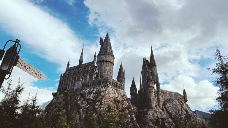 Harry Potter Quiz feature image of Hogwarts School of Witchcraft and Wizardry